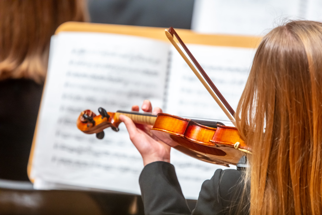 JSO-Violine Krönender Abschluss des Orchesterkurses sind drei Konzerte am Osterwochenende. (Foto: Frank Wunderatsch)